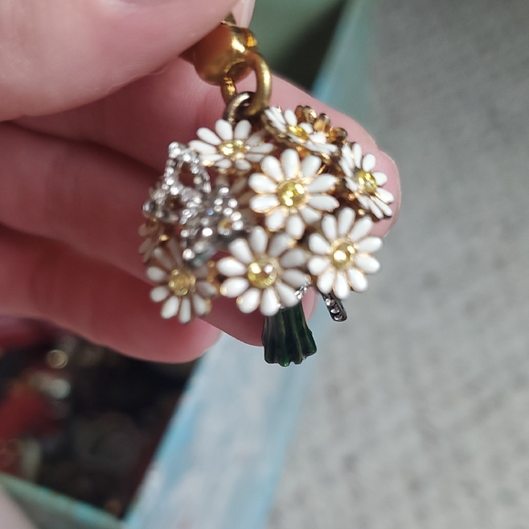 Juicy Couture Jewelry - Juicy Couture Gold and White Daisy Brooch